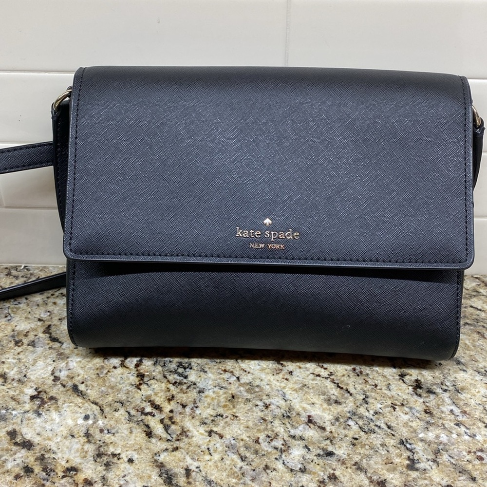 Kate Spade Black Crossbody. 6.5L/9W EUC - 22”L  Strap - 
Saffiano Leather